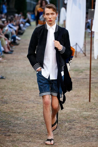 Look 13